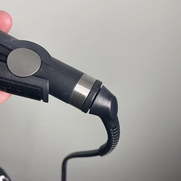 BabYliss 1" Straightening Flat Iron! - Picture 4 of 10